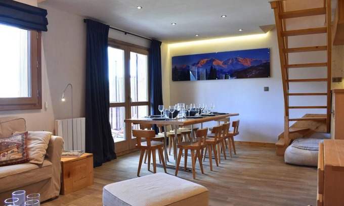 Meribel Apartment | 300m from ski slopes, 5th floor, view mountain, balcony, tv, ski locker, 100m², Méribel
