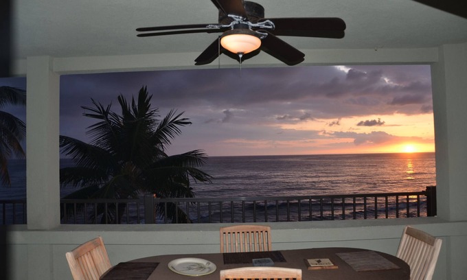 Kailua-Kona Condo | 306-AirCon. Upgraded Corner Unit w/Expansive Ocean Views and Extra Large Lanai.