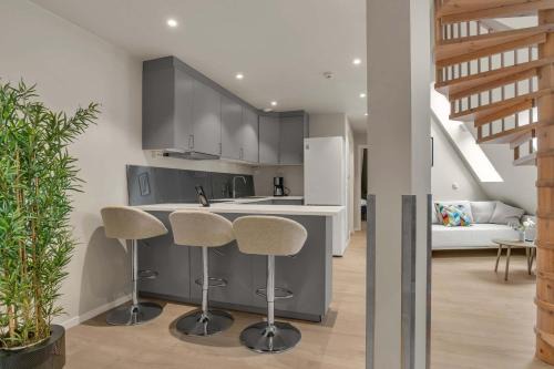 Sandviken Apartment | 307SB10 - Three Bedroom Stay