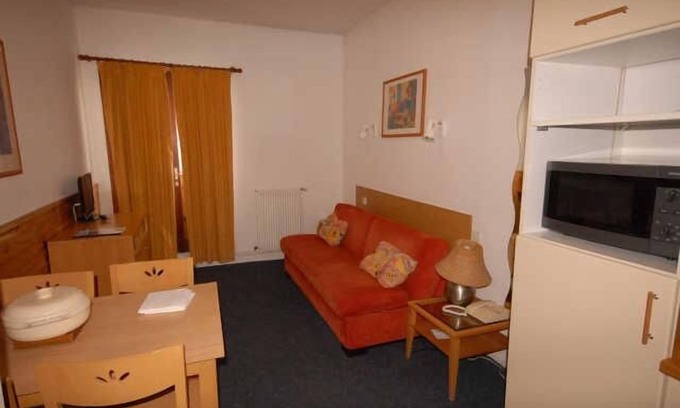 Eaux-Bonnes Apartment | 30m from resort center, 1st floor, view resort, fitness, swimming pool, sauna, balcony, tv