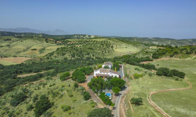Archidona Cottage | 310 m² Cabin ∙ 5 bedrooms ∙ 14 guests