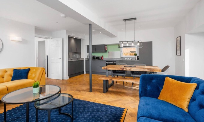 Dunfermline Apartment | 312 Reid's Corner - by StayDunfermline