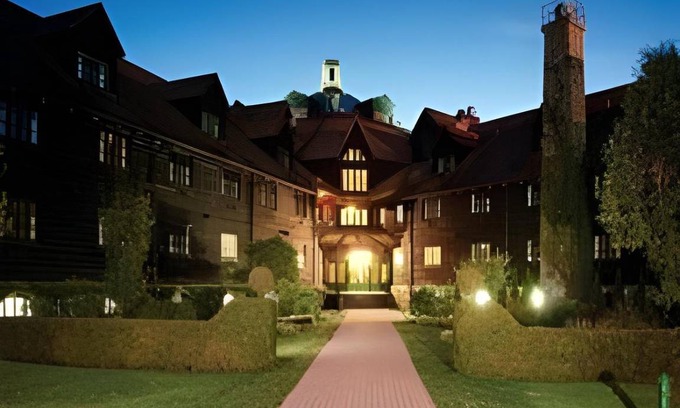 Papineau Regional County Municipality Hotel | 32 m² Hotel ∙ 127 guests