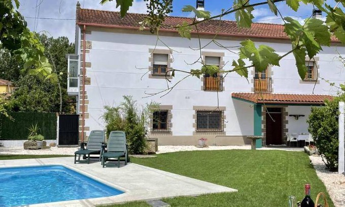 Sober House | 320 m² House ∙ 7 bedrooms ∙ 12 guests
