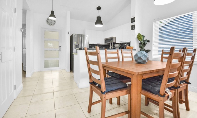 Boca Raton Apartment | 320C Modern Apt - Next to Evert Tennis Academy