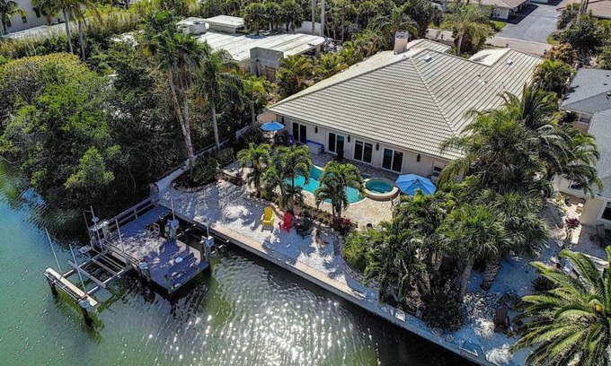 Sarasota House | 322 m² House ∙ 4 bedrooms ∙ 8 guests