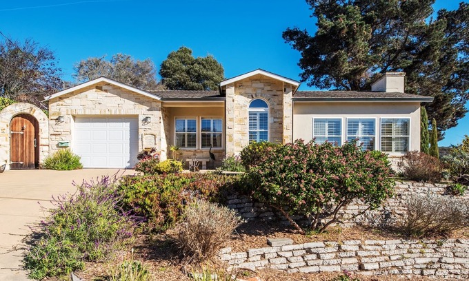 Del Rey Oaks House | 3485 Avalon by the Sea ~ Huge Gourmet Kitchen!