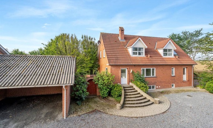 Fur House | 350 m² House ∙ 5 bedrooms ∙ 10 guests