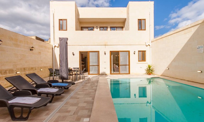 Nadur House | 355 m² House ∙ 7 bedrooms ∙ 15 guests