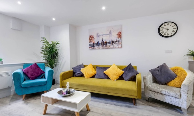 Camberley Apartment | 360 GU15 Aspen Court 05 - Modern 2 Bedrooms Apartment 05 Town Centre Camberley