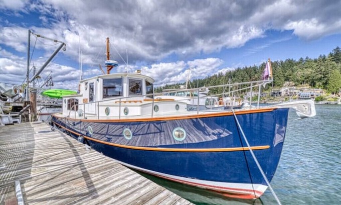 Gig Harbor Boat Rental | 38' Yacht equipped with luxury and kayaks!nn