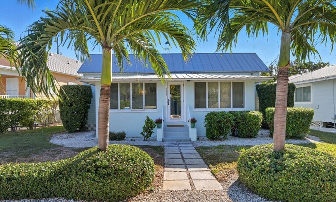 Boca Grande House | 380 Tarpon - 3 bed - 2 bath - in the Village - close to everything - Historic Home