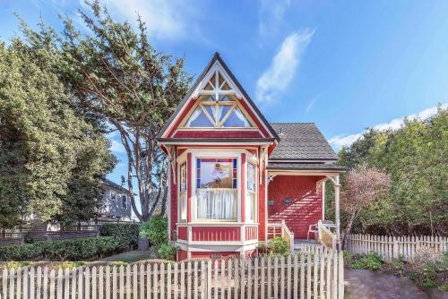 Pacific Grove House | 3812 Little House home