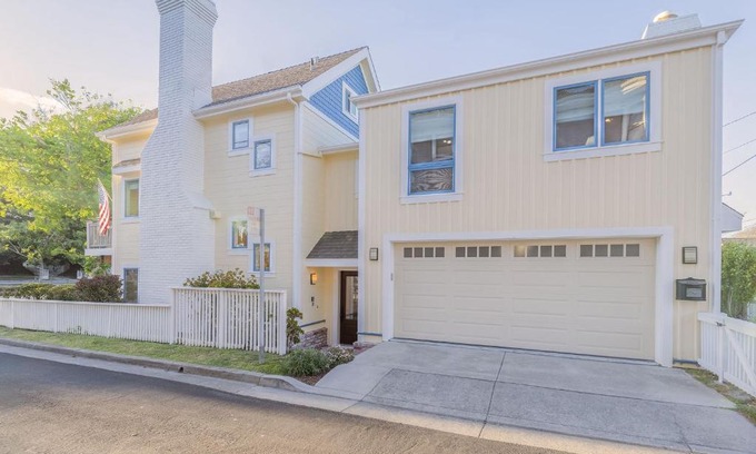 Pacific Grove House | 3817 Caledonia Bay Lookout home