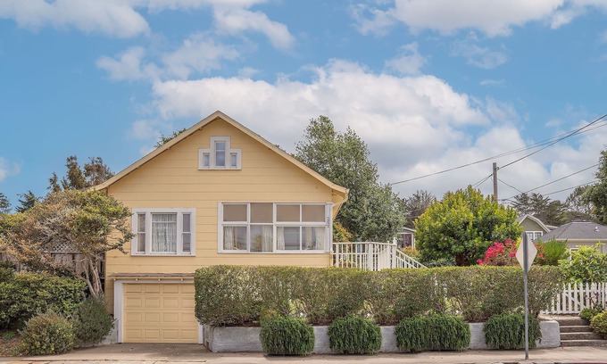 Pacific Grove House | 3859 Beach Bungalow ~ Walk to Bay and Restaurants