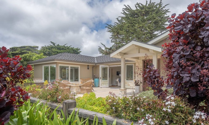 Hatton Fields House | 3888 Seas the Day - Modern, Stylish, Lush Gardens