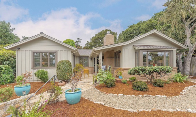 Southeast Carmel House | 3899 On A Lark - Lovely Garden, Walk to Downtown