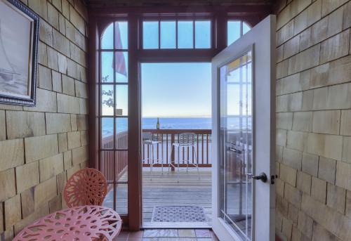 Pacific Grove Apartment | 3946 Listen to the Waves townhouse