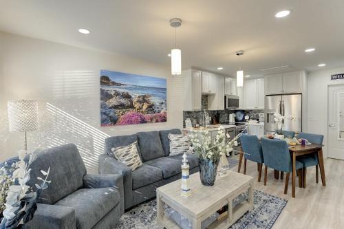 Pacific Grove Apartment | 3957 Lighthouse Landing Duplex