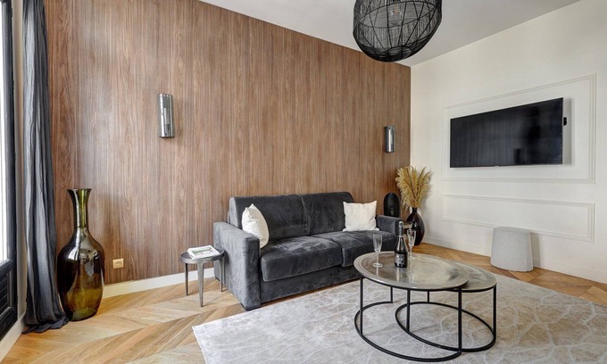 8th Arrondissement Apartment | 398 Suite Triomphe - Charming apartment in Paris