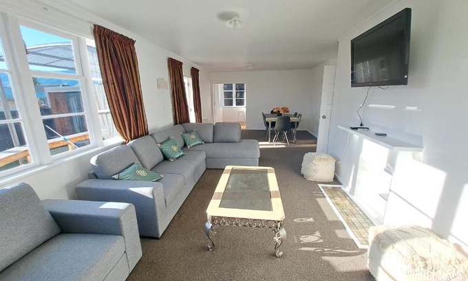 Richmond House | 3bdrm plus Sleepot Home,