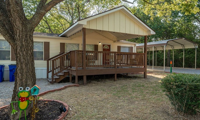 Gordonville House | 3Bdrms Firepit Close to Beach, Swim, & Fish Texoma