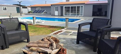 Praia da Vitoria Apartment | 3BL Retreat - Escape & Poolparty