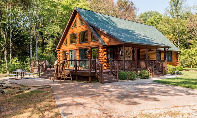 Gnaw Bone Cabin | 3BR, 3.5 BA Log Cabin