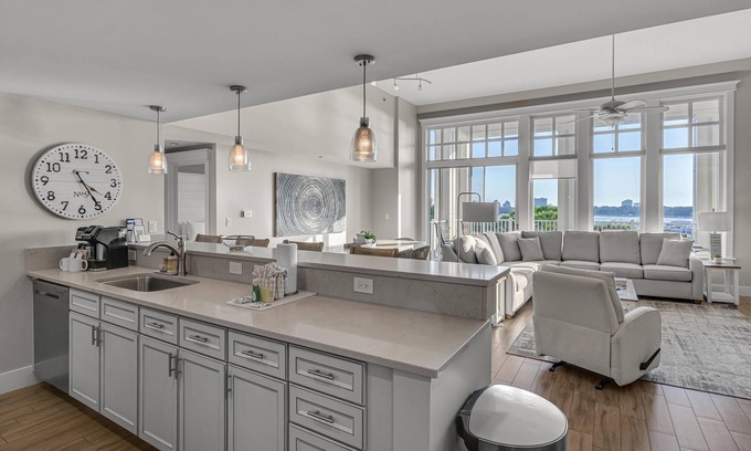 Baytowne Wharf Condo | 3BR/3BA Lasata ~ Top Floor ~ Golf Cart ~ Near Baytowne!