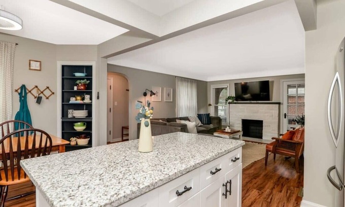 Independence House | 3BR Cozy Weekend at the Pleasant Brick House