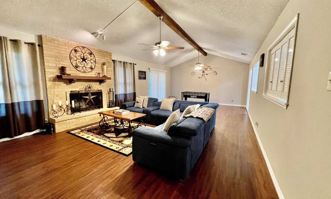 North San Antonio - SAT House | 3BR Furnished Retreat w/ Yard, BBQ & Fast Wi-Fi – San Antonio