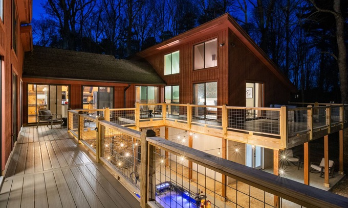 Skyland House | 3BR Home near Asheville. 15 min from Biltmore