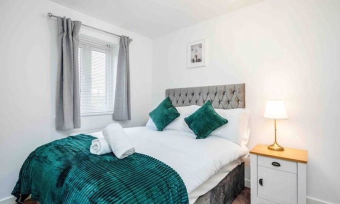 Crays Hill House | 3BR House in Basildon