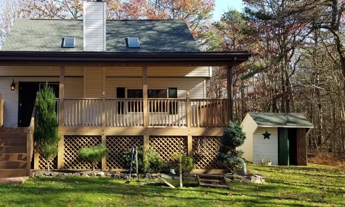 Jim Thorpe House | 3BR in Jim Thorpe w/Huge Backyard and Game Room