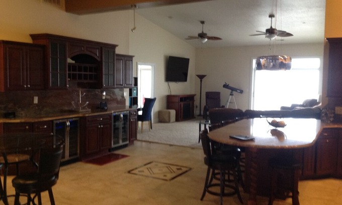 Geneva-on-the-Lake Condo | 3BR LAKEFRONT PENTHOUSE-SLEEPS 6