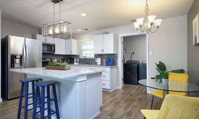 West San Antonio House | 3BR Near Lackland AFB Military & ALE Stays W/D