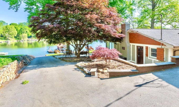 Sherrills Ford House | 3BR-Quiet Cove-Private Slip/Boat Ramp-Pet-Friendly