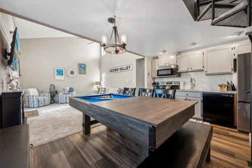 Hidden Valley House | 3BR Ski Resort Townhome-Sleeps 7