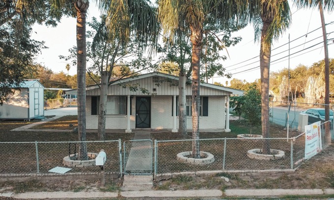 Weslaco House | 3BR Weslaco Home, Near Progresso & Outlet Mall with WiFi, AC