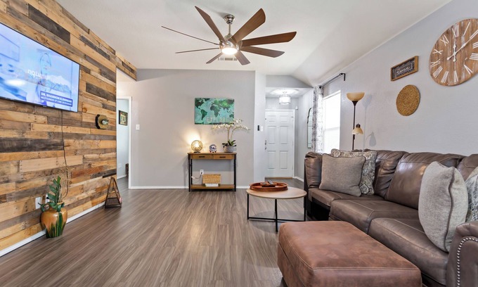 Denton House | 3BR2BA 1-Story 2Car-G 1 Mile To MedicalCity Denton/Shopping Loop288/Near UNT-TWU