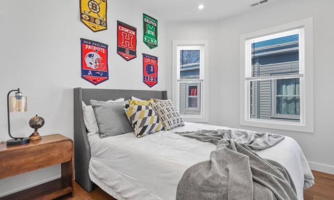 East Somerville Apartment | 3BR2Bth TD Garden/MIT/Harvard/BOS/2 Parking Spaces