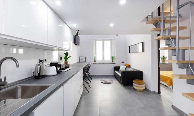 Palace District Apartment | ⭐3in1 MODERN DESIGN - 3 Apartment TOGETHER ❤️AIRCO 5BEDROOMs 4BATHs 9BEDs