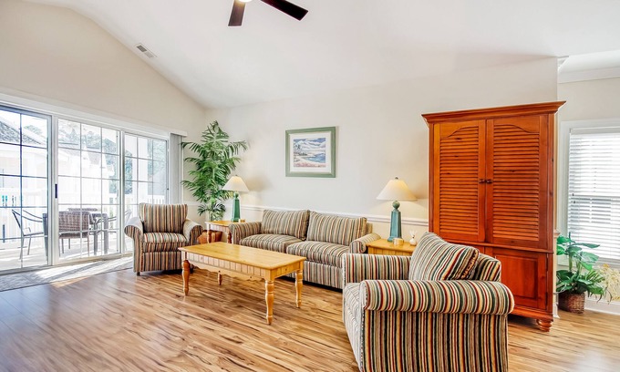 Central Myrtle Beach Condo | 3rd-Floor Condo on Myrtlewood Champion Golf Course w/Balcony & 5 Shared Pools