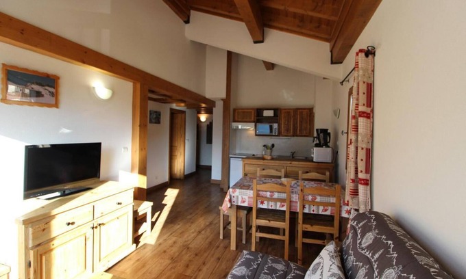 Aussois Apartment | 3rd floor, view open, balcony, tv, ski locker, 50m², Aussois