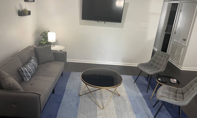 Milan Apartment | 3x2 Spacious Uptown Cozy Spot