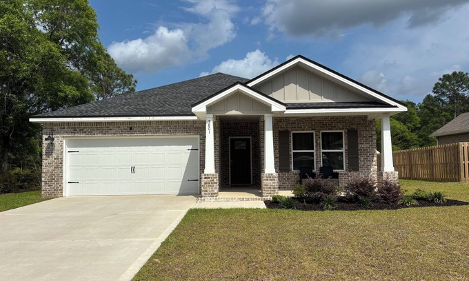 Crestview House | 4.0 Mi. to North Crestview 3-bedroom house, close to Base, Airport and Beach.
