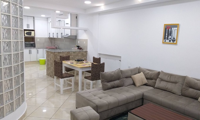 Akid Lotfi Apartment | (4-1) CLEANLINESS - CONVENIENCE - SAFETY - PEACE AND QUIET