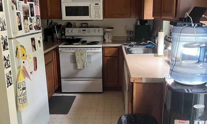 Hampden Apartment | 4:20 Friendly room in cozy apartment close to downtown Bangor.