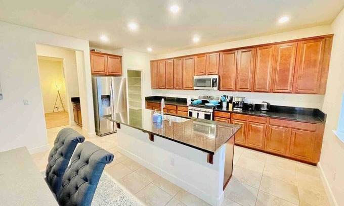 Reno House | 4-bd/lux house/3.5 Bathroom/sleeps16