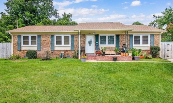Westover House | 4 bdr w/WiFi & parking in Fayetteville, NC by Fort Liberty & Cross Creek Mall